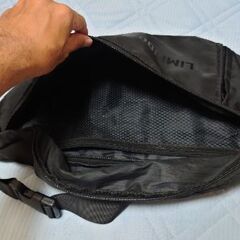ブラック メンズ バッグ ボディバッグ ショルダーバッグ メッセンジャーバッグ　斜め掛けバッグバックの画像