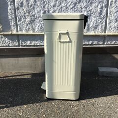JM20479Y ペダル式ゴミ箱30L ・外寸 　幅：約27cm 高さ：約64cm 奥行：約27cmの画像