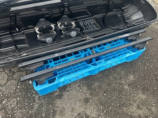 THULE（スーリー）ルーフボックス ＋ ルーフバーセット　約190cm×70cm　ジュラシックパークステッカー付き THULE（スーリー）ルーフボックス ＋ ルーフバーセット 約190cm×70cm