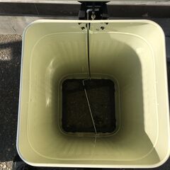 JM20479Y ペダル式ゴミ箱30L ・外寸 　幅：約27cm 高さ：約64cm 奥行：約27cmの画像