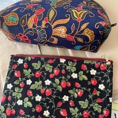 通帳入れとポーチ👛2点お譲りさせていただきます。の画像