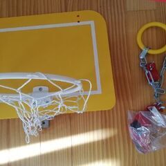 子供用鉄棒、ブランコの画像