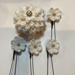 ハンドメイド❣️つまみ細工の髪飾りの画像