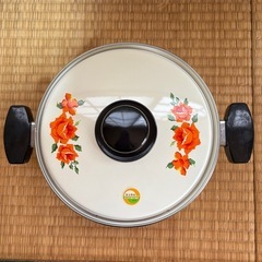 レトロなホーロー鍋の画像