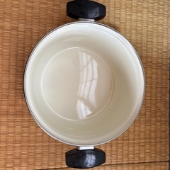 レトロなホーロー鍋の画像