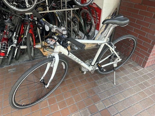 GIANT  ESCAPE  R3　軽量アルミフレーム　3×8speed　ホワイト