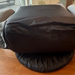 ニトリ　座面が回転する　ひじ付き　低反発座イス　ファンの画像