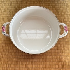 花柄ホーロー鍋の画像