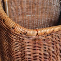 ラタン　バスケット　籐籠　持ち手付き　マガジンラック　高約53cm　ヴィンテージの画像