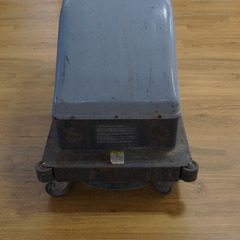 ペンギンワックス Nilfisk Advance 自動床洗浄機 Whirlamatic UHSB 17 動作未確認 中古 ジャンク品 店頭引き取り限定・石川県野々市市 【工具専門店 テイクハンズ金沢野々市店】の画像