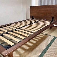 無印良品ウォールナット材セミダブルベッドフレーム（マットレス）の画像