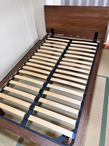 無印良品ウォールナット材セミダブルベッドフレーム（マットレス）