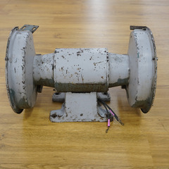 MITSUBISHI 三菱電機 ミツビシ 三相200V 255mm 両頭グラインダ 卓上グラインダ サンドカバー1個欠品 TG-255B 中古 店頭引き取り限定・石川県野々市市 【工具専門店 テイクハンズ金沢野々市店】の画像