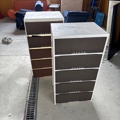 美品5段チェストを２つの画像