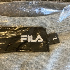 M2511-423 FILA カットソー ヘンリーネック Tシャツ ロゴ刺繍 グレー 未使用品の画像