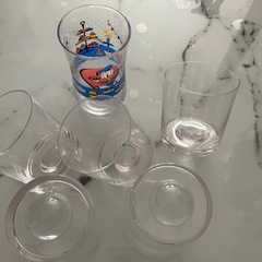 ゆらゆらグラスとドナルドのコップの画像