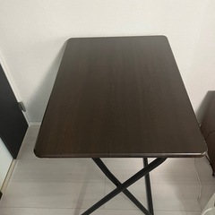 折りたたみテーブルの画像