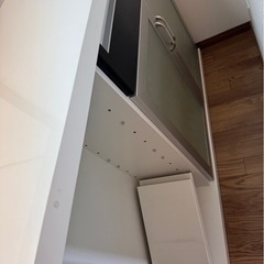 お値下け可能  バーカウンターテーブル(食器棚)＆チェア×2の画像