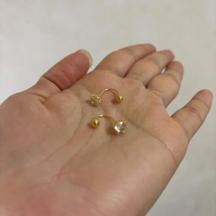 ゴールド フープピアス クリスタルの画像
