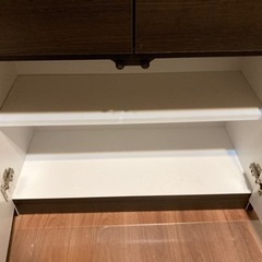 食器棚(割れあり)の画像