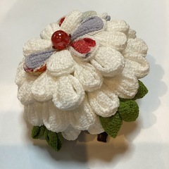 ハンドメイド❣️つまみ細工のブローチの画像