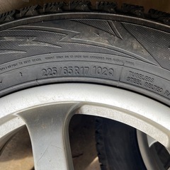 アルミ付きスタッドレスタイヤの画像