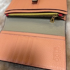 ココセリュックスゴールドCOCOCELUX GOLDロングウォレットフラップ式二つ折り長財布二つ折り財布折財布さいふサイフwallet小銭入れ有小銭入れアリ 小銭入れあり 小銭入れ付きグレイグレー灰色系ピンク桃色系イエロー黄色系バイカラーレザーレディース女性用の画像