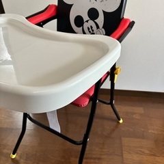 ミッキーマウスのベビーチェアの画像