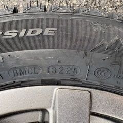 2025年製 新品スタッドレスタイヤ トヨタ アクア、ヤリス、などに！GRASSの画像