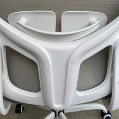 ヘッドレスト付き　オフィスチェアの画像