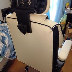 通販で購入したデスクチェアの画像