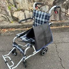 折り畳み車椅子　収納袋付きの画像
