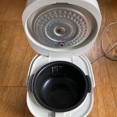 シャープ　炊飯器　3合　ホワイトの画像