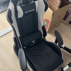 ゲーミングチェアの画像