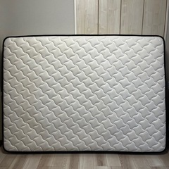 【脚付き
ダブルベッド】フレーム&マットレスの画像