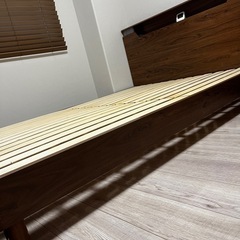 【脚付き
ダブルベッド】フレーム&マットレスの画像