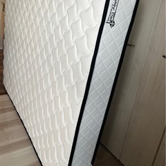 【脚付き
ダブルベッド】フレーム&マットレスの画像