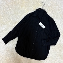 【新品タグ付】　GU　ジーユー　リネンブレンドオーバーサイズシャツ　Sサイズの画像
