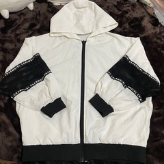 子供用ユニクロ上着、ズボンセットの画像