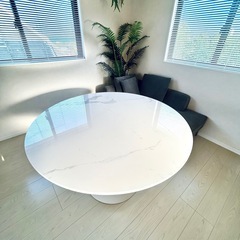 【お譲りする方決まりました】 美しいデザインのダイニングテーブルの画像