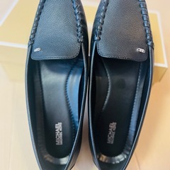 美品　MICHAELKORS ブラックレザー ローファーレディース ローファー ブラック スリッポン モカシンの画像