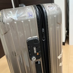 RIMOWA キャリーケース　破損ありの画像