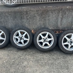 スタッドレスタイヤの画像