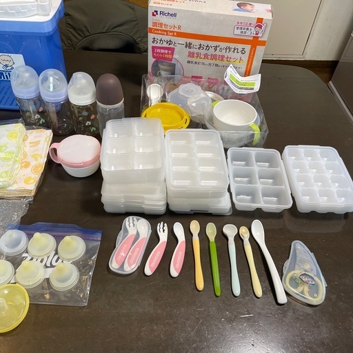 【現状品】総額5万円以上 自動 ピジョン 搾乳器 まとめ売り 離乳食 初期 中期 後期 フードコンテナ エプロン スプーン フォーク 