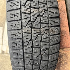 スタッドレスタイヤの画像