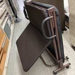 折りたたみベッドの画像