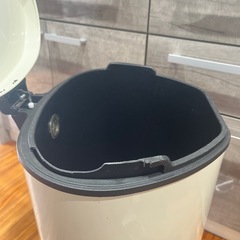 ペダル式ゴミ箱40~50Lぐらいの画像
