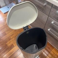 ペダル式ゴミ箱40~50Lぐらいの画像