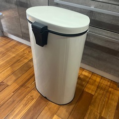 ペダル式ゴミ箱40~50Lぐらいの画像