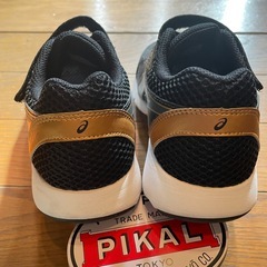 コムサイズム21cm、asics 21.5cmの画像